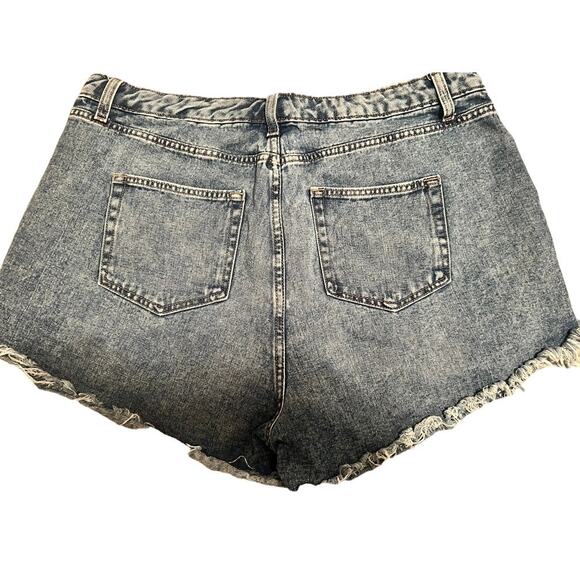 GUC Women's Wild Fable Distressed Denim Shorts Size 16W - Picture 2 of 5